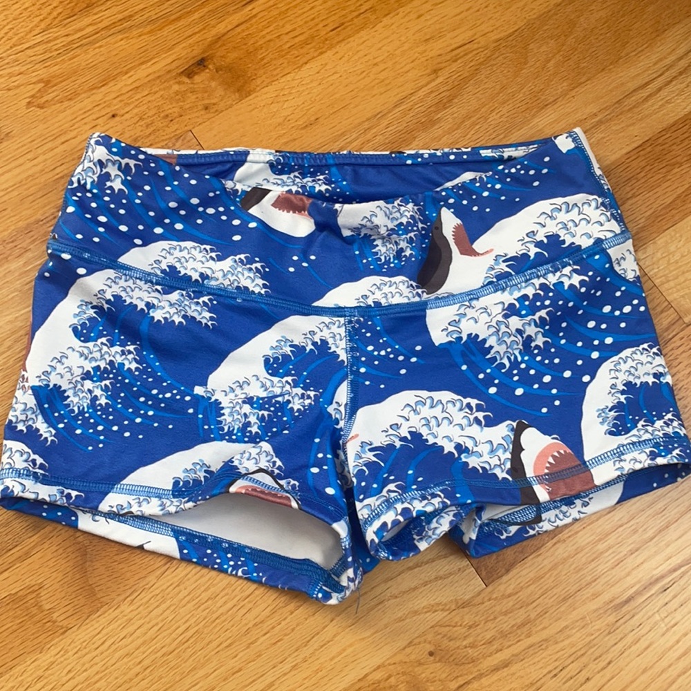 OG fleo jaws shorts
